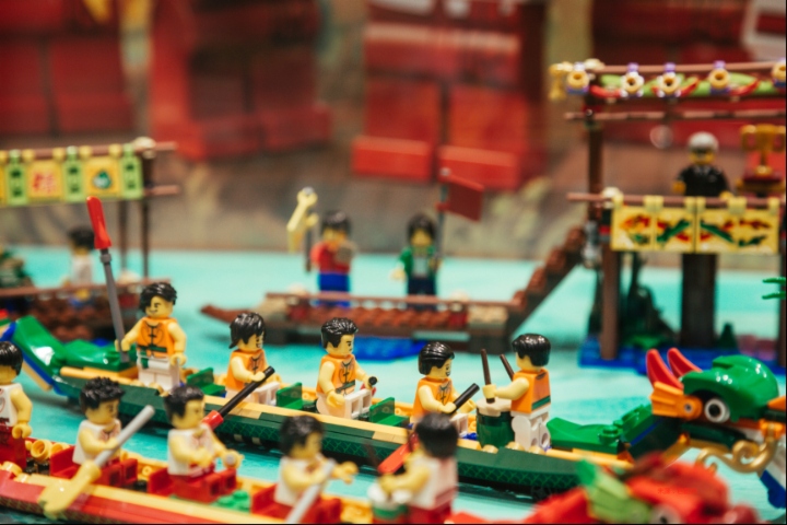 泡泡玛特年会频频冲上热搜，股价再度走强