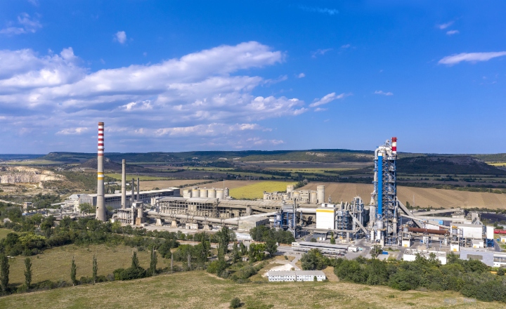 【异动股】下半年利润大幅下滑！西部水泥（02233.HK）股价重挫超23%