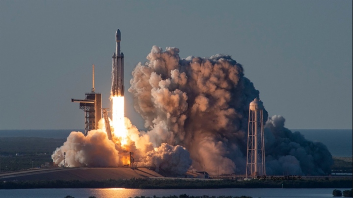 马斯克的代码与星辰：解码SpaceX的“三体”商业版图