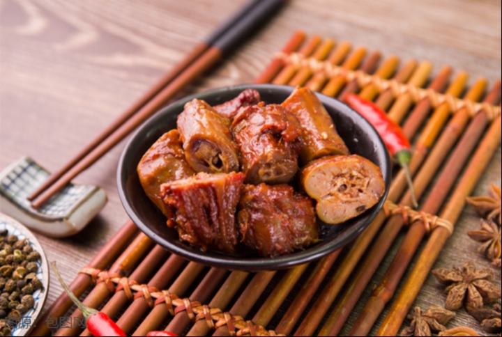 【百强透视】周黑鸭（01458.HK）增收不增利，“卤味江湖”竞争依旧激烈